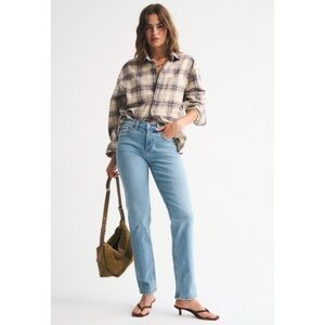 Abercrombie & Fitch Mid Rise 90s Straight Jean - Size 30S